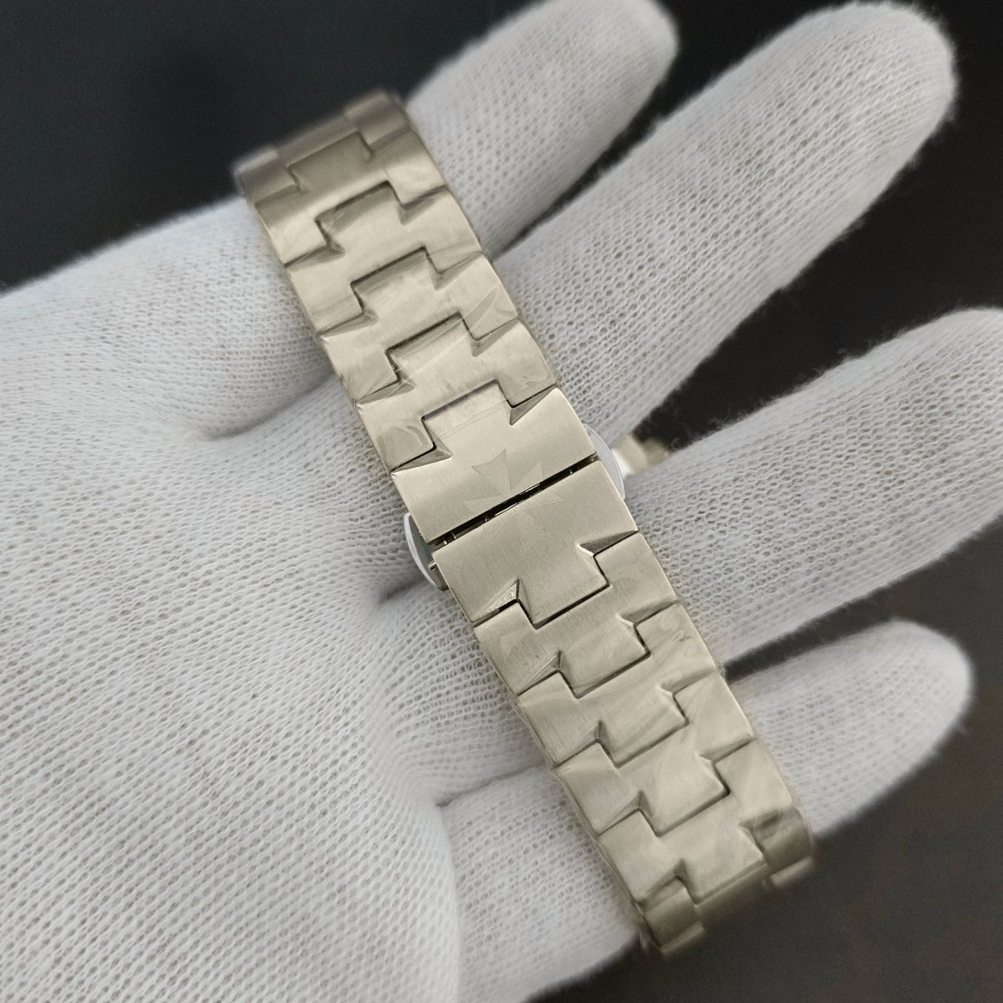 Vacheron Constantin Overseas - Silver-Green